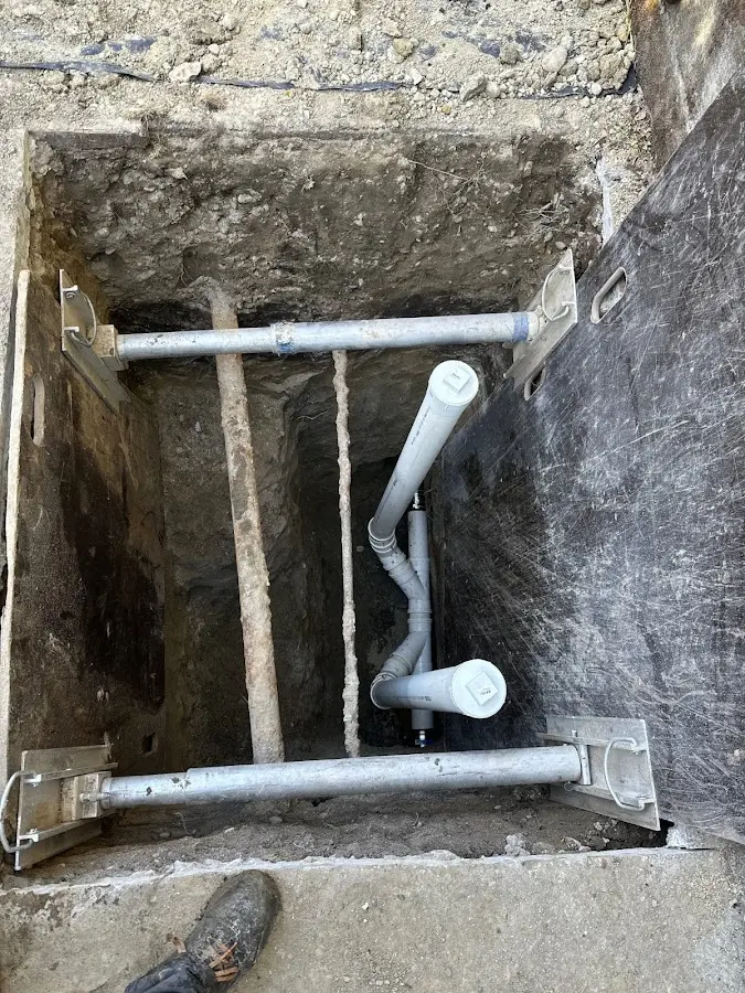 Experienced plumber completing Drain Cleaning work in Terre Haute